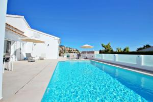 Adora - modern villa with large private pool in Moraira
