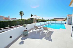 Adora - modern villa with large private pool in Moraira