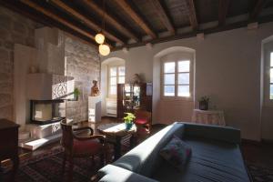 Olea Apartments in a Historic 17th Century Palace Perast