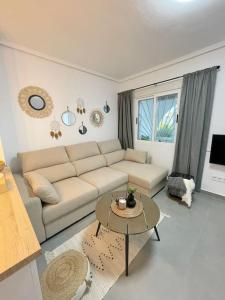 Palm Paradise retreat: 2Bedroom apt with Pool View