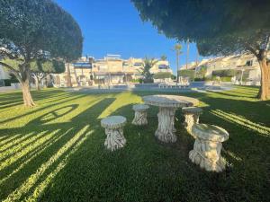 Palm Paradise retreat: 2Bedroom apt with Pool View