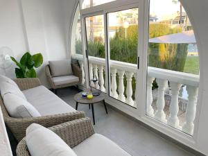 Palm Paradise retreat: 2Bedroom apt with Pool View