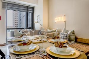 Spacious Family Sleeper BGC & 84inch Cinema