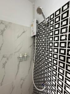 Bangkok vibe, City House, 7 mins to BTS, City center, Private room in Sathon, Private bathroom, Bangkok, Thailand