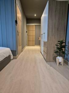 Bangkok vibe, City House, 7 mins to BTS, City center, Private room in Sathon, Private bathroom, Bangkok, Thailand