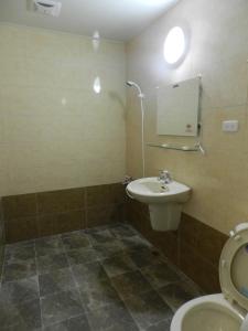 Phòng 4 Người Có Phòng Tắm Chung (Quadruple Room with Shared Bathroom)