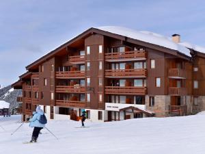Studio chaleureux 2 pers, skis aux pieds, balcon, vue pistes - FR-1-181-2764