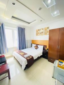 KHÁCH SẠN PHÚ HƯNG