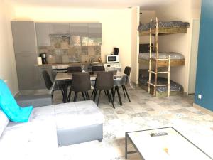 Chalets Chalet authentique a Clermont-Creans avec piscine partagee : photos des chambres