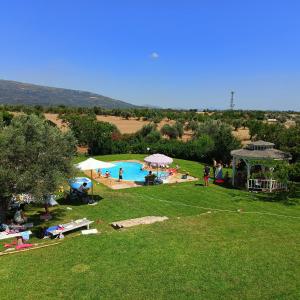 Farmhouse with pool minutes from beach