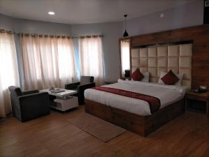 MOMENTS RESORT