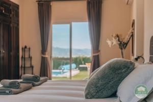 Casa Wood - family holiday villa with pool