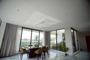 Cahaya - Beachouse 4BHK Villa with Jacuzzi & Home Theatre, 7 minute walk to the beach