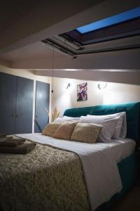 Melinas Bright Apartment, Viros