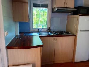 Maisons de vacances Bungalow charmant avec piscine partagee a Saint-Cheron : photos des chambres