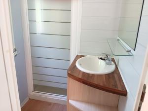Maisons de vacances Bungalow charmant avec piscine partagee a Saint-Cheron : photos des chambres