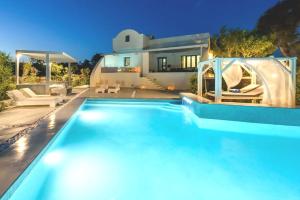 obrázek - Luxury Santorini Villa - 4 Bedroom Villa - Secluded Location and Private Pool - Megalochori