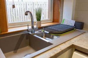 2 BDR House By Caledonia Luxe Stays Short Lets & Serviced Accommodation Grangemouth