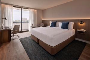 Balcony King Room room in Rydges North Sydney