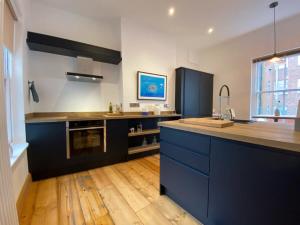 Spacious Norwich Lanes Apartment with Roof Terrace