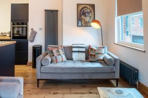 Stylish Quayside Apartment with River View