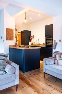 Stylish Quayside Apartment with River View