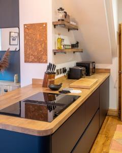 Stylish Quayside Apartment with River View