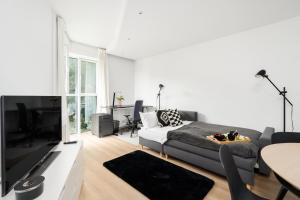 Cozy Black & White Studio in City Center with FREE GARAGE Poznań by Noclegi Renters