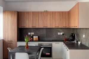 Beautiful 2BDR Apartment and GREAT Location!