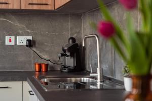 Beautiful 2BDR Apartment and GREAT Location!