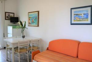 Lovely bright flat near the beach