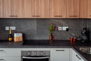 Chic 2-Bed Apartment in Central Il-Gżira