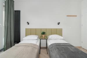 Studio with Balcony in Poznan by Renters