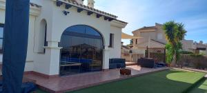 HL 005 Holiday Rentals 3 bedroom 2 bathroom villa