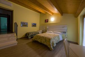 Standard Double Room with Shared Bathroom