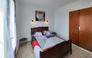 Maisons de vacances Gorgeous Home In Berlou With Kitchen : photos des chambres