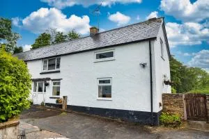 Lower Cottage Newcastle Emlyn - Henllan