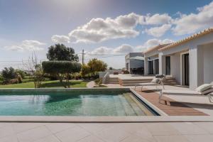 Lagos Luxe: Private 4BR Designer Villa with Pool