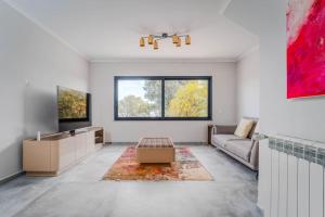 Luxurious 4Bedroom Villa Retreat by Lisbeyond