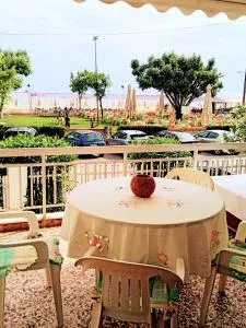 House by the Sea - Flogita