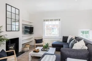 3-Bed Mews House, Battersea - London