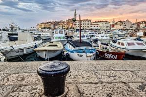 Apartment Isola with terrace and parking