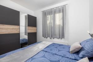 Apartment Isola with terrace and parking