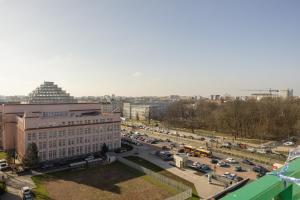 Autumn Apartment with Balcony and Two Bedrooms by Renters