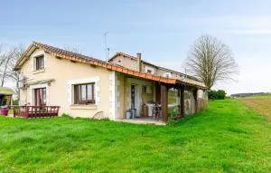 Cozy Home In Scorbé-Clairvaux With Wifi - Thuré