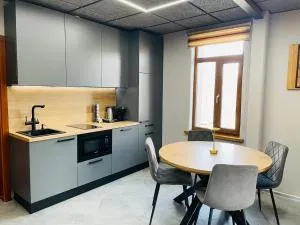 BRIVIBAS RESIDENCE - EAST / WEST, free PRIVAT parking, free WIFI, self check-in - Stepsa