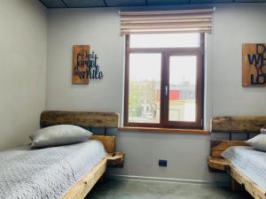 BRIVIBAS RESIDENCE - EAST WEST, free PRIVAT parking, free WIFI, self check-in