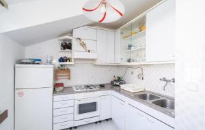 1 Bedroom Lovely Apartment In Dubrovnik