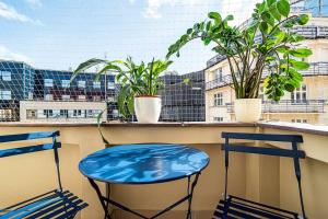 Elegant 2 - bedroom Apartment with Balcony and Parking