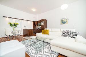 Elegant 2 - bedroom Apartment with Balcony and Parking